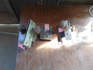 lot 4391 image: Vintage Door Hardware - 1 has Key