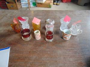 lot 4402 image: Selection of Toothpick holders