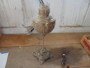 lot 4414 image: Lamp on Metal Stand