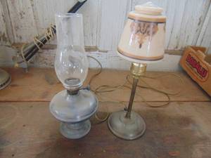 lot 4427 image: Pair of Table Lamps