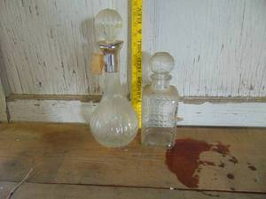 lot 4434 image: Pair of Decanters