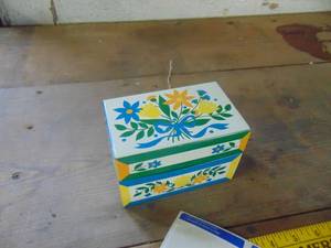 lot 4440 image: Metal Recipe Box
