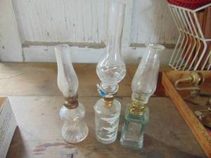 lot 4458 image: Selection of Miniature Oil Lamps