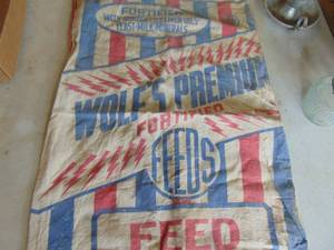 lot 4462 image: Wolf Premium - Feed Sack