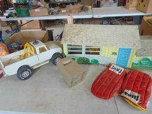 lot 4464 image: Childrens Toys Selection