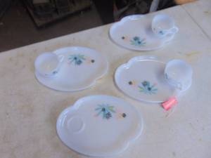 lot 4484 image: Snack Set - Missing 1 cup