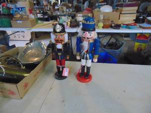 lot 4486 image: Pair of Nutcrackers - 10 and 12 inch 