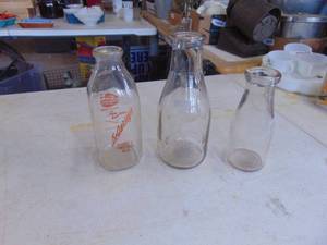lot 4489 image: Selection of Milk Jars - 1 Embossed - San Diego California
