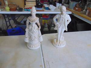 lot 4490 image: Pair of 10 Figurines