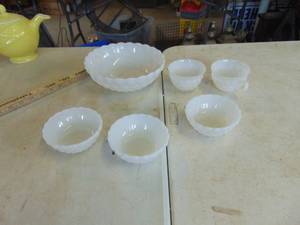 lot 4493 image: Milk Glass Bowls and Cups