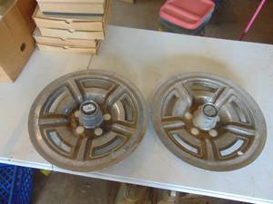 lot 4517 image: Pair of 80s Oldsmobile Wheel Covers