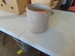 lot 4520 image: 1 Gallon Crock