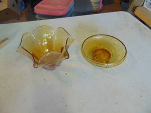 lot 4525 image: Pair of Amber Glass Bowls - Dishes