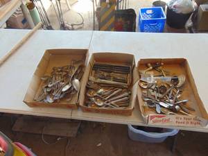 lot 4531 image: Large Selection of Silverplate silverware