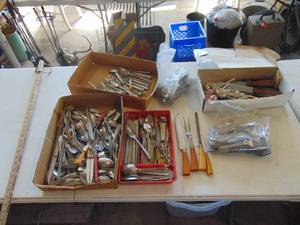lot 4532 image: Large Selection of silverware