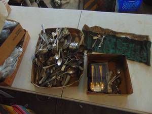 lot 4534 image: Large Selection of Silverplate Silverware