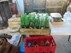 lot 4541 image: 7-up Crate With Bottles