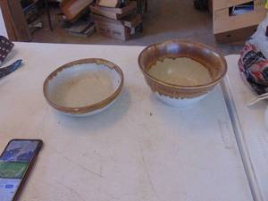 lot 4555 image: McCoy Marked Crockware Bowls 