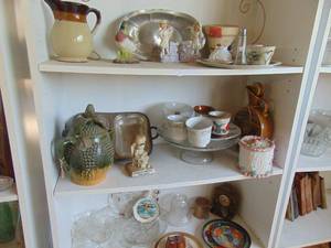 lot 4582 image: Contents of 3 shelves