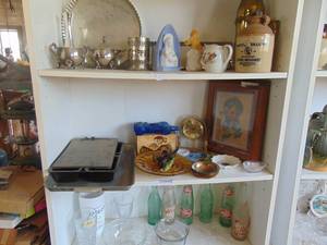 lot 4583 image: Contents of 3 shelves