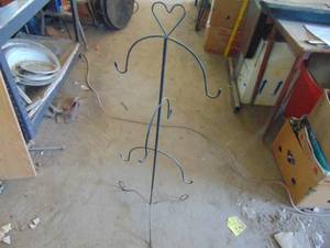 lot 4588 image: Heart Wire Hangar