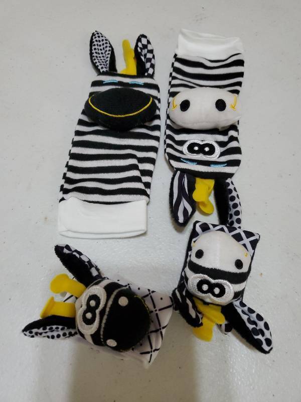 lot 45438 image: Black and White Striped Animal Baby Socks Set 0-6month - Retail $8