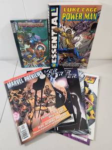lot 149 image: Marvel Comics Collection with Trade Paperbacks and Single Issues