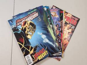 lot 161 image: DC Comics New 52 Collection - Green Lantern, Green Arrow, Justice League