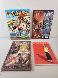 lot 243 image: Mixed Comic Book and Graphic Novel Collection Lot