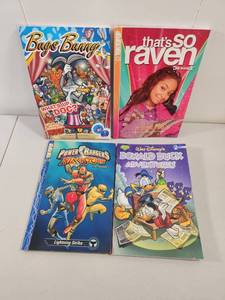 lot 261 image: Childrens Graphic Novel Collection - 4 Books