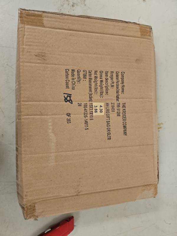 lot 24644 image: Kroger Holiday Home Large Gift Bag - Green Glitter - Box of 24
