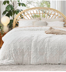 lot 4457 image: Comforter super king  - Retail $0