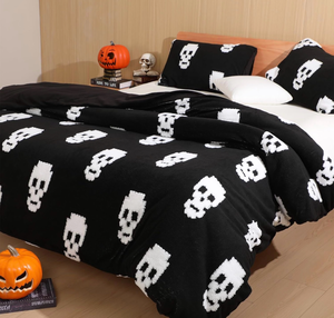 lot 4702 image: HunnmingRe Halloween Comforter Cover Set Queen Size 3D Jacquard Design Halloween Bedding Set Velvet Microfiber Duvet Cover with 2 Pillowcases Lightweight Warm for All Seasons(Black,White,Skull) - Retail $0