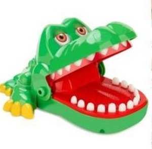 lot 13182 image: WDBO Starspuff Small Crocodile Teeth Toy
