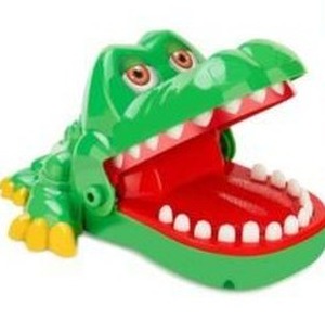 lot 13205 image: WDBO Starspuff Small Crocodile Teeth Toy