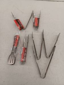 lot 13233 image: Lot of 7 Small Metal Tongs