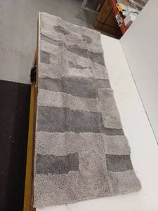 lot 13297 image: Large Bath Rug