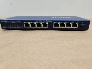 lot 5 image: Netgear FS108 8-Port Fast Ethernet Switch