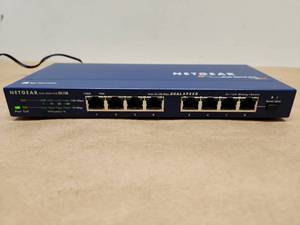 lot 8 image: NETGEAR DS108 8-Port Dual Speed Ethernet Hub