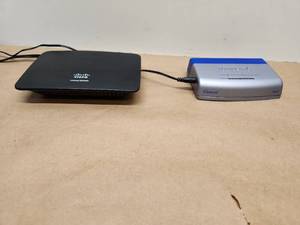 lot 9 image: Cisco Linksys SE2500 Switch and Hawking 8-Port Ethernet Switch Bundle