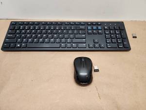lot 16 image: Logitech Wireless Keyboard and Mouse Combo Set