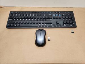 lot 17 image: Dell Wireless Keyboard and Mouse Combo Set