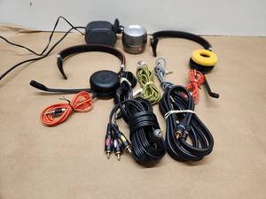 lot 29 image: Mixed Electronics Bundle - Speakers, Headphones and Audio Cables
