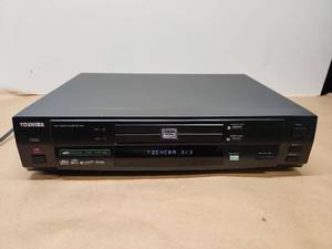 lot 40 image: Toshiba SD-2200 Dual Disc DVD Video Player