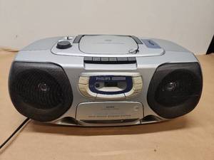 lot 46 image: Philips Magnavox AZ1015 CD Radio Cassette Recorder Boombox
