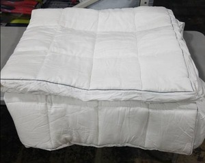 lot 1432 image: King Premium Cooling Mattress Topper SHIPPING DIRT PRESENT