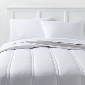 lot 1435 image: FullQueen Lofty Microfiber Comforter White - Room Essentials Midweight, Plain Weave, Machine Washable  - Retail $35