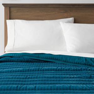 lot 1508 image: King Lofty Velvet Quilt Dark Teal Blue - Threshold Luxurious Polyester Fill, Machine Washable, King Size - Retail $89