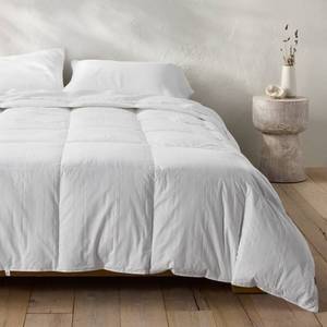 lot 1541 image: FullQueen Light Weight Premium Down Comforter - Casaluna Hypoallergenic, 260 Thread Count, RDS Certified - Retail $170