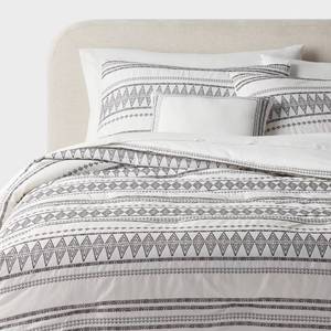 lot 1551 image: 4 pcs Queen Woven Diamond Striped Comforter 2 shams and 1 pillow - Threshold - Retail $99